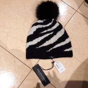 GENUINE SAKS FIFTH AVENUE LONDON BLACK WHITE FAUX FUR 100% CASHMERE KNIT CAP
